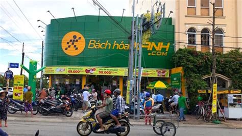 vietnams bach hoa xanh plans  open  stores  retail asia