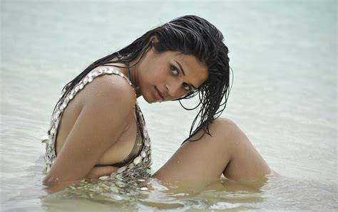 Sab Sexy Actress Shraddha Das Hot And Spicy Photo Gallery In Bikini Dress