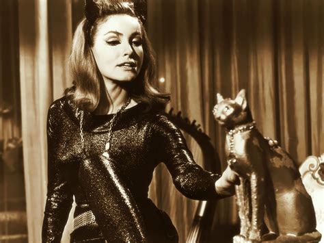 review and photos of 1966 catwoman julie newmar statue by tweeterhead