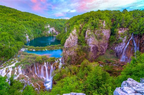 lacs de plitvice en croatie  vols  nuits en maison dhotes    de lentree du parc