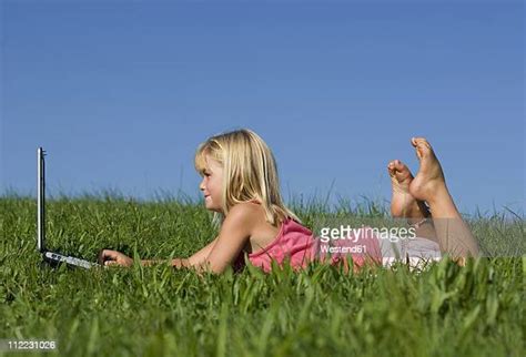 60 meilleures feet up girl photos et images getty images