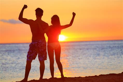 Sporty Fitness Couple Cheering Beach Sunset In 2020 Fit Couples High