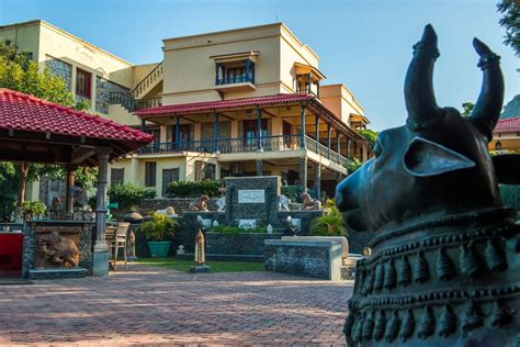 royal retreat resort spa udaipur hotel reviews room booking