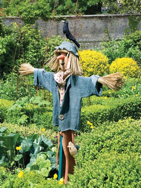 Fun Garden Scarecrow Scarecrows For Garden Amazing Gardens Scarecrow