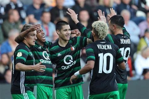 feyenoord  az alkmaar   april   de kuip nicolai jorgensen put feyenoord