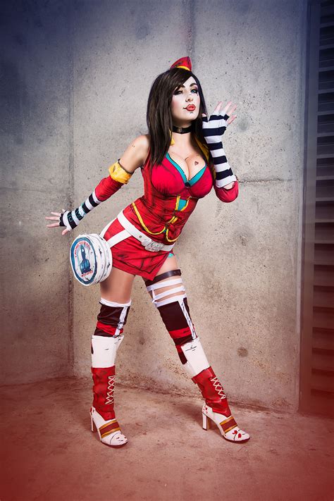exclusive jessica nigri shows some moon moxxi in this borderlands