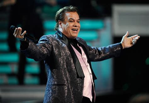 juan gabriel mexican superstar singer dead   chicago tribune