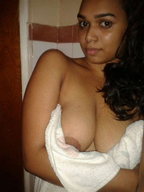 Indian Girl Showing Her Big Boobs And Pussy 28 Pics