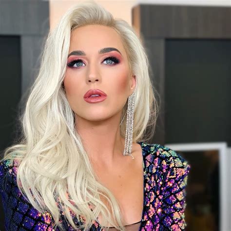 Beautiful Katy Perry Blonde Hairstyles That You Will Fall