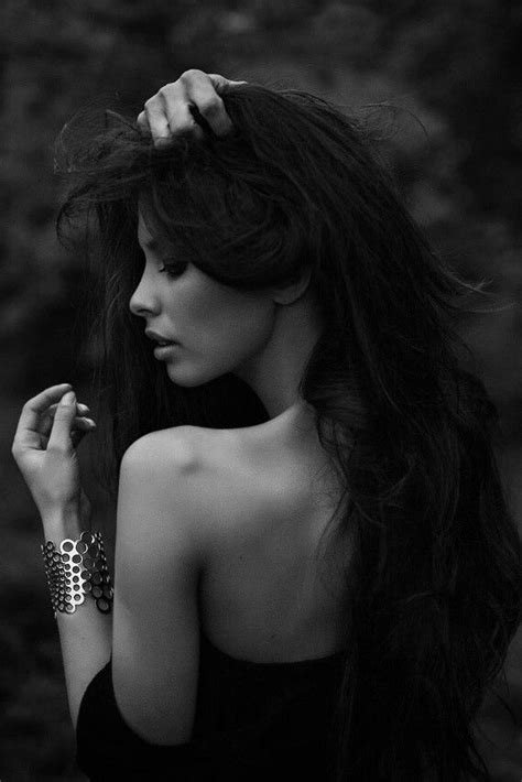 Pin By Julia Lit On Black And White Beauty Beauty Portrait Girl Long