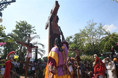 Extreme Easter Flogging Crucifixions Mark Lent In The Philippines