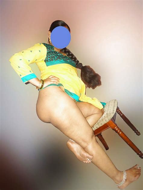 aunty nude thigh showing yellow salwar in her bedroom aunties nude club