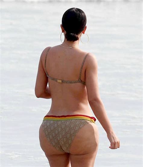 kim kardashian shows off perky butt on mexican beach 3