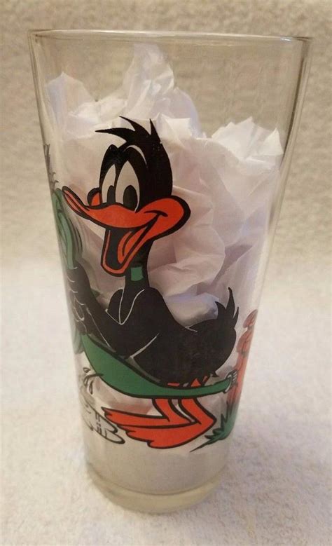 Vintage 1976 Looney Tunes Pepsi Collectors Glass Pepe Le Pew And Daffy