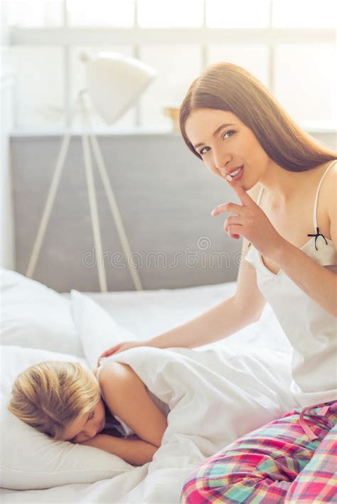Mom And Daughter During Bedtime Stock Image Image Of Mouth Blanket