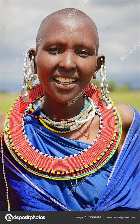 afrique tanzanie février 2016 femme masai de la tribu