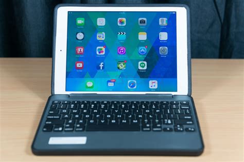 zagg rugged folio review bluetooth keyboard case  ipad air