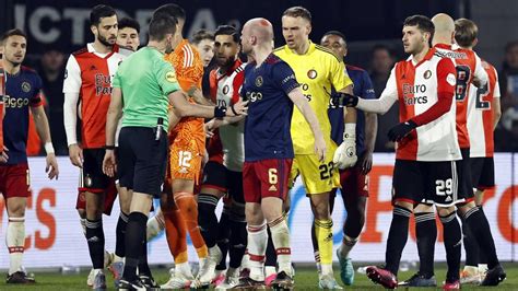 ajax verslaat feyenoord  door wangedrag fans ontsierde halve finale beker voetbal nunl