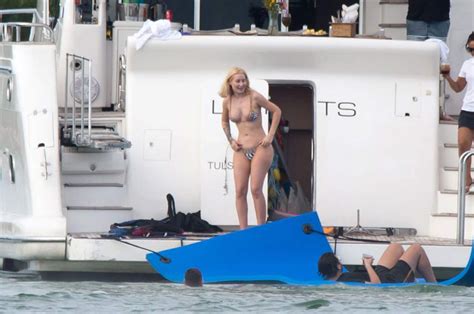 Iggy Azalea Bikini Twerk In Miami On The Yacht Scandal Planet