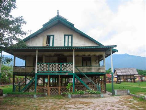 rumah adat sulawesi tengah pesona wisata indonesia