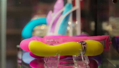safe sex toys are there toxins in your dildo