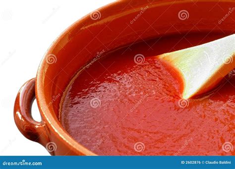 pot met tomatensaus stock foto image  tomaat studio