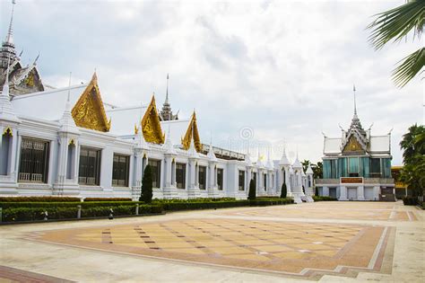 thailands stunning crystal temple wat tha sung splash magazines