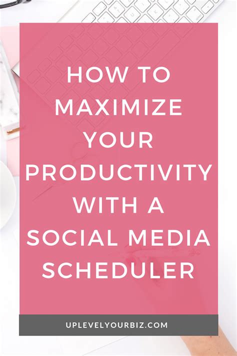 utilizing  social media scheduler    save   time