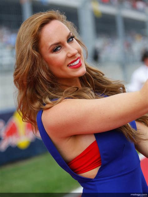 paddock girls    circuit   americas autoevolution