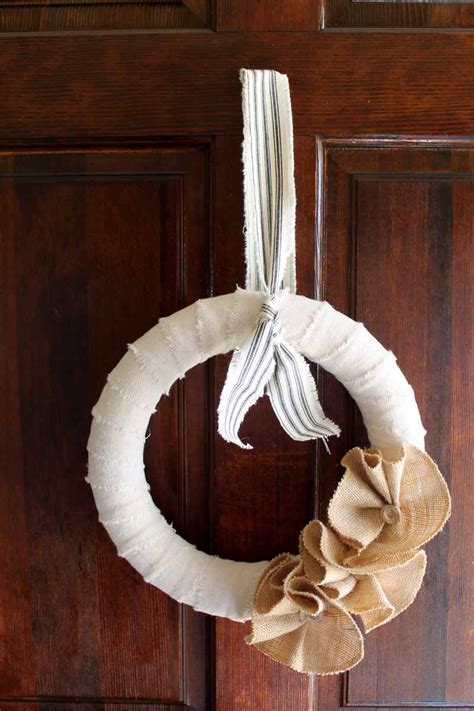 burlap wreath tutorial angie holden  country chic cottage
