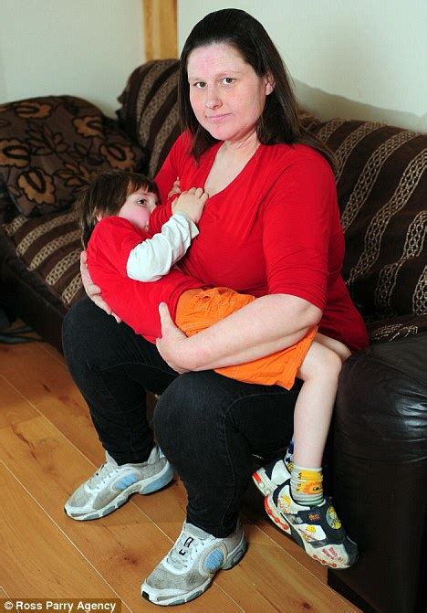 i m doing nothing wrong mother defends decision to breastfeed five