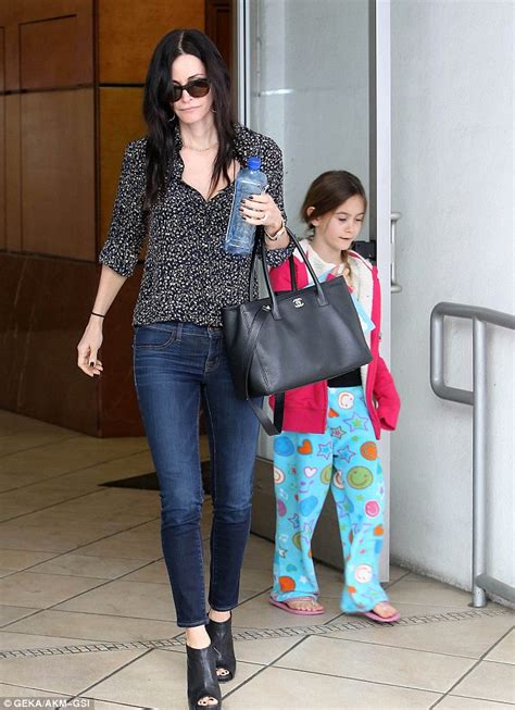 courteney cox s daughter coco lunches out with mother wearing pyjama bottoms and flip flops