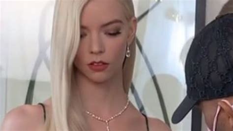 Anya Taylor Joy Wears Dior Haute Couture Over 2 3m In Tiffany Diamonds