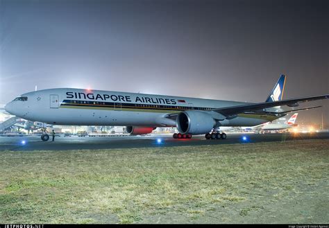 video singapore airlines boeing  wing catches fire  landing