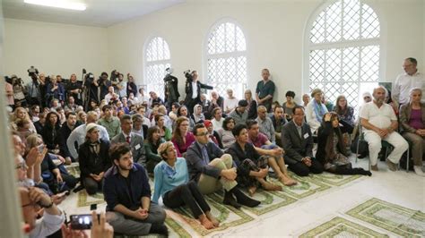 Schwuler Imam Leitet Freitagsgebet In Liberaler Berliner Moschee B Z