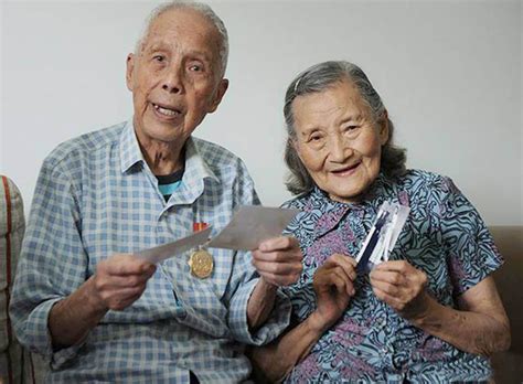 98 year old couple recreate their wedding day after 70