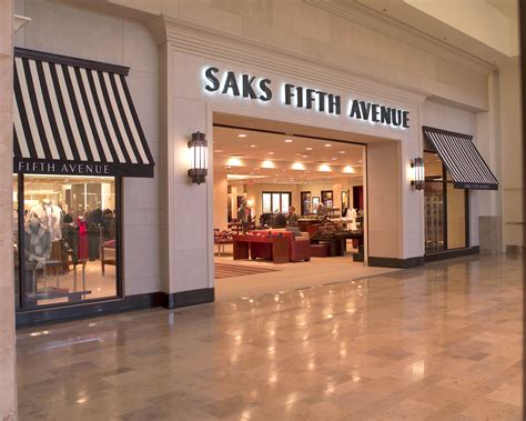 saks  avenue las vegas  fashion show mall  sf