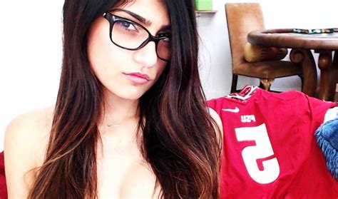 pornhub s most popular star mia khalifa receives death threats mtv uk