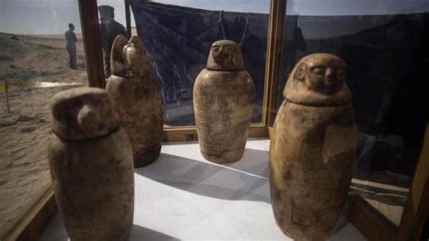 Égypte 40 Sarcophages Vieux De 2000 Ans Découverts Au