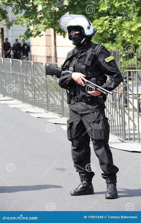 politie redactionele stock foto afbeelding bestaande uit mens