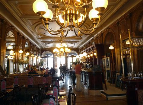 traditional paris cafes  brasseries