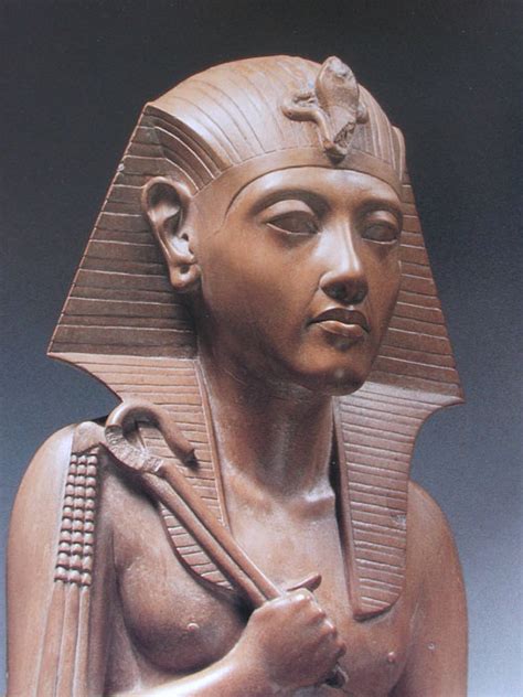 why so manly why was it important for hatshepsut to appear masculine
