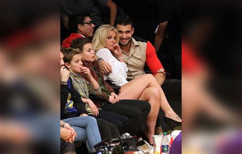 britney spears and sam asghari kiss while courtside at