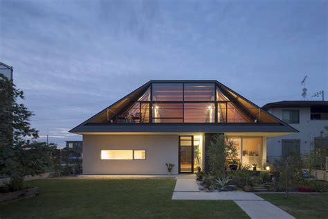 house   large hipped roof naoi architecture design office archdaily