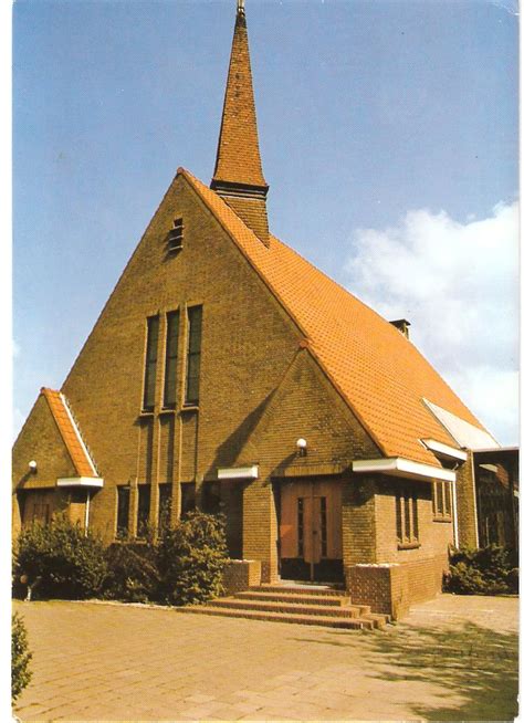 twee gereformeerde kerken op een foto  website gewijd aan de landelijke en regionale