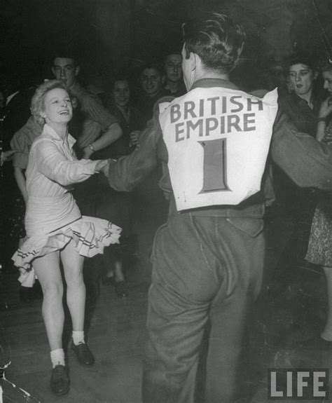 pictures of london wartime nightlife under blackout conditions 1944 ~ vintage everyday