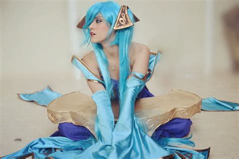 Sona Cosplay Or League Of Legends Cosplay Com Imagens Cosplay