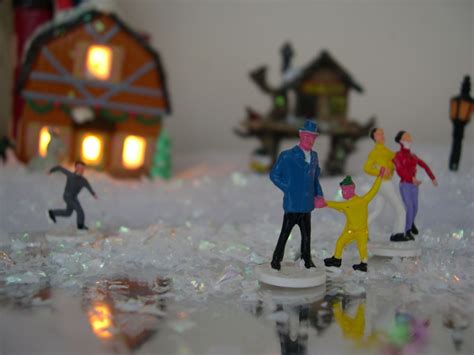 Sbpdl 37 Miniature Christmas Villages