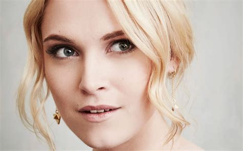 eliza taylor wallpapers hd images and pictures high quality