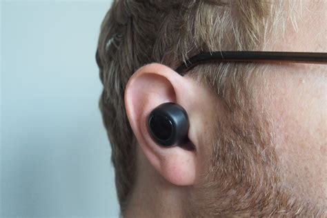 wearing headphonesearphones    tips  protect  ears